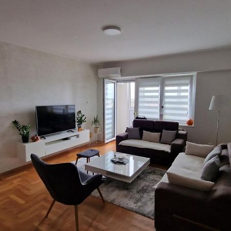 Lux Apartman Ava Kikinda Екстериор снимка