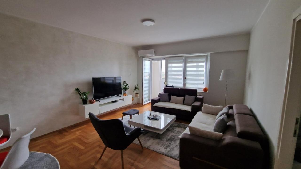Lux Apartman Ava Kikinda Екстериор снимка