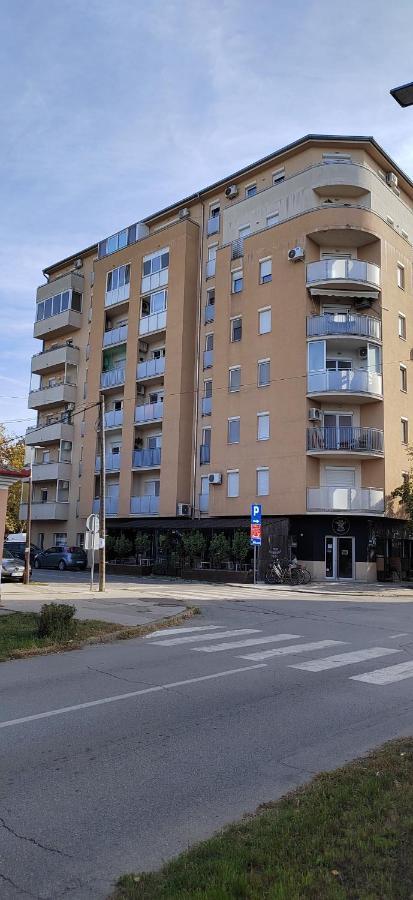 Lux Apartman Ava Kikinda Екстериор снимка